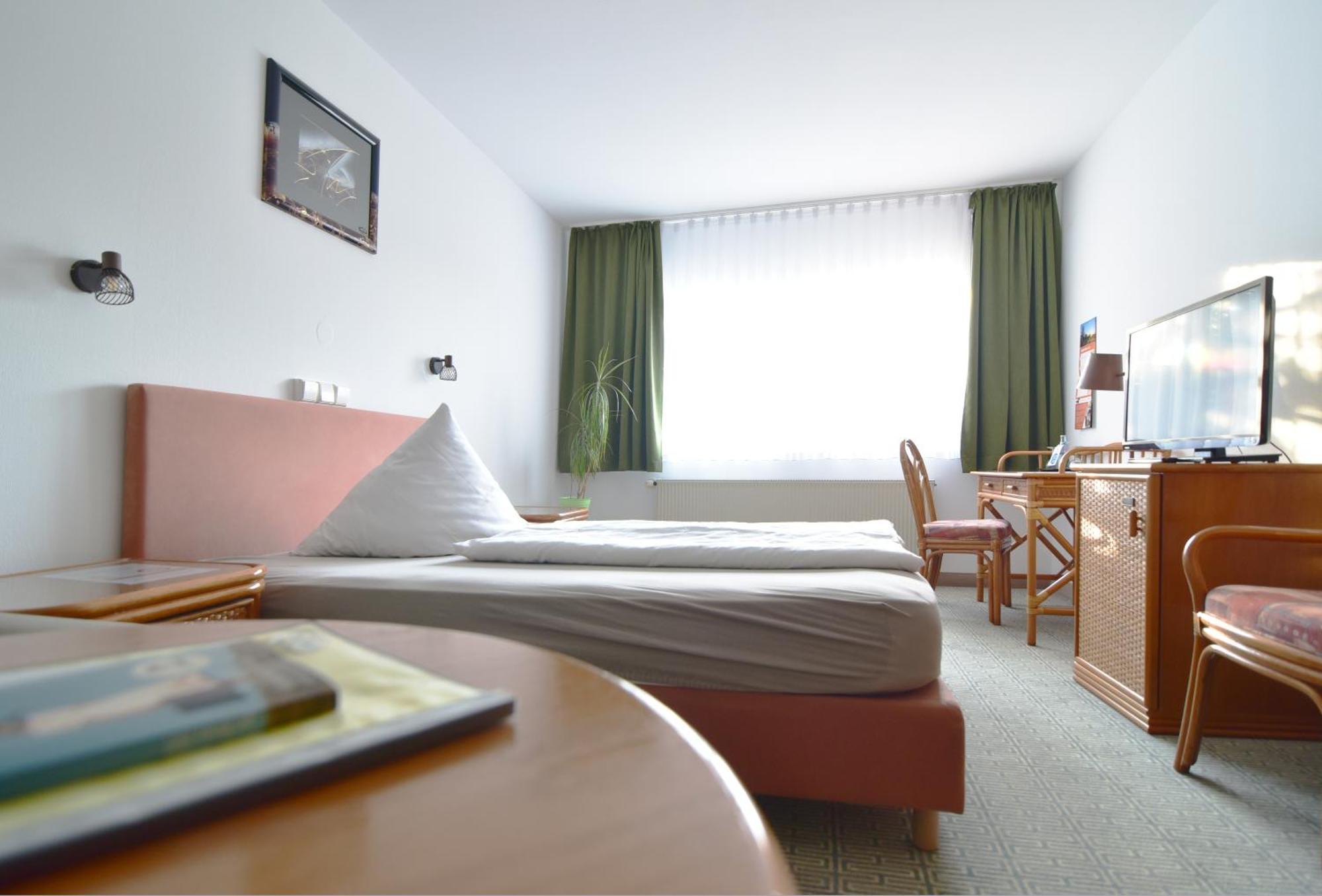 Land-Gut-Hotel Schenkenberger Hof Delitzsch Exteriör bild