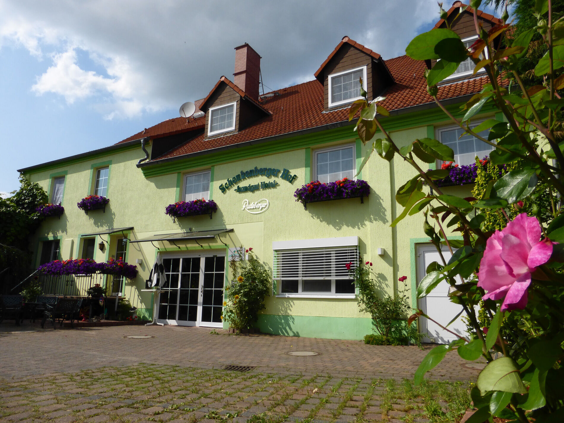 Land-Gut-Hotel Schenkenberger Hof Delitzsch Exteriör bild